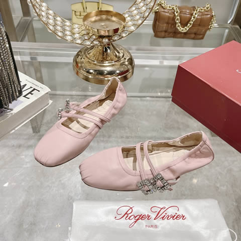 High-End Fake Women's Roger Vivier sandal in genuine leather